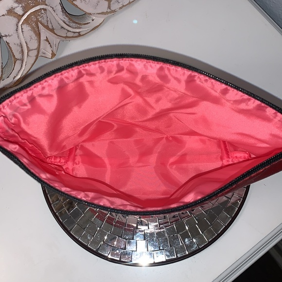 Clinique X Kate Spade makeup bag - Picture 4 of 6